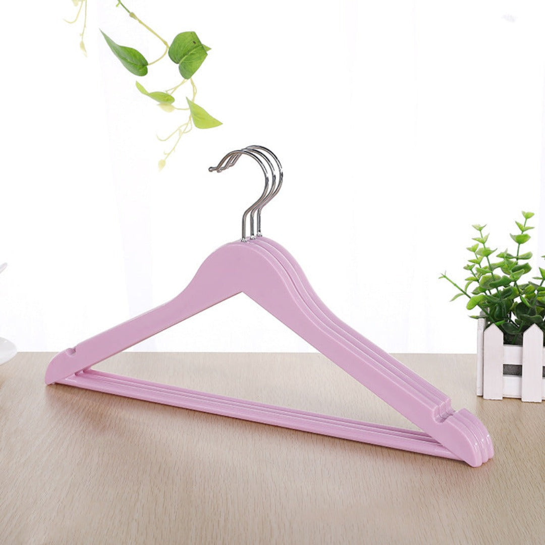 Plastic Hangers in Imitation Wood: A Perfect Blend of Style and Functionality | Springs Street