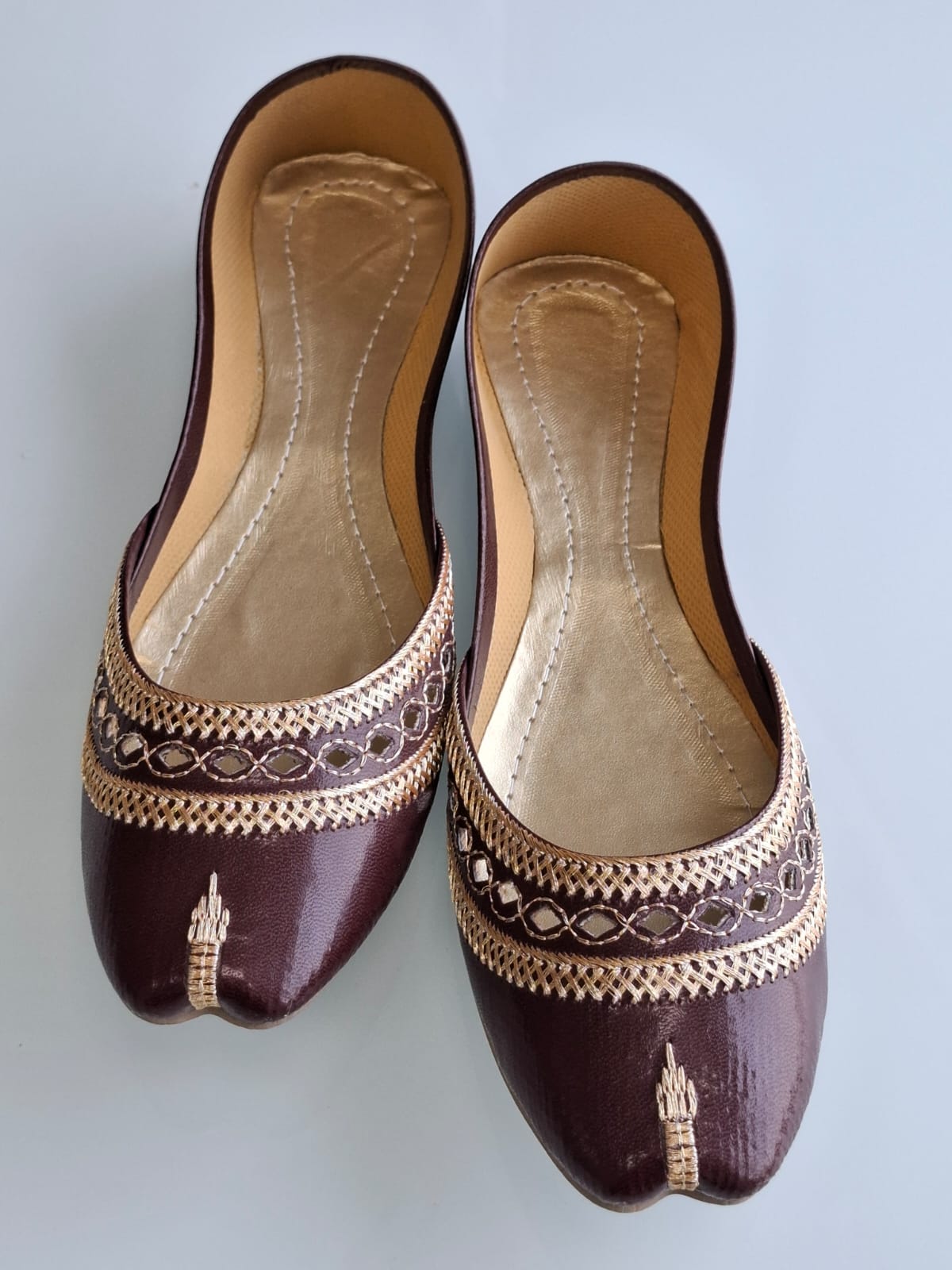 Exquisite Artisan Punjabi Khussa - Authentic Pakistani Flat Jutti Elegance