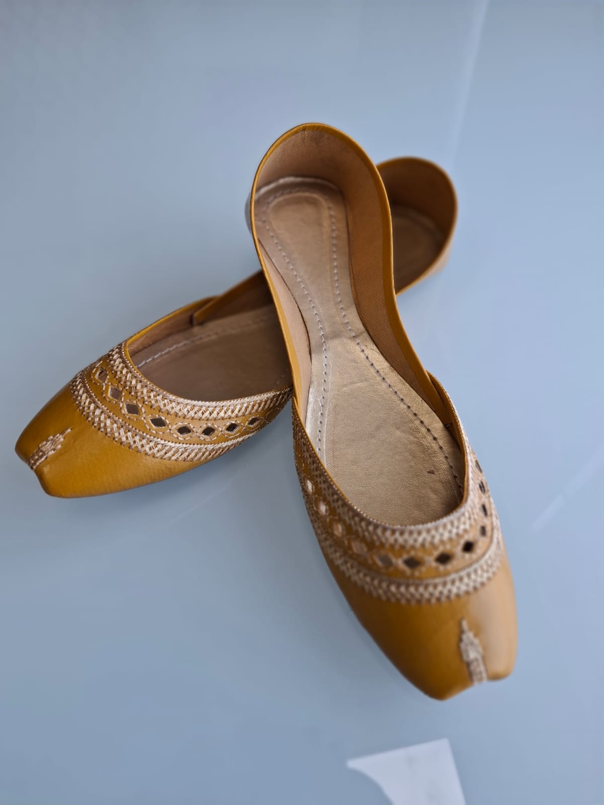 Exquisite Elegance: Handcrafted Punjabi Khussa - Authentic Pakistani Flat Jutti